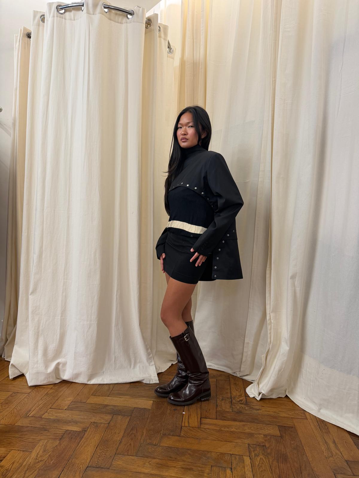 Isonme Emily Open Back Blazer black