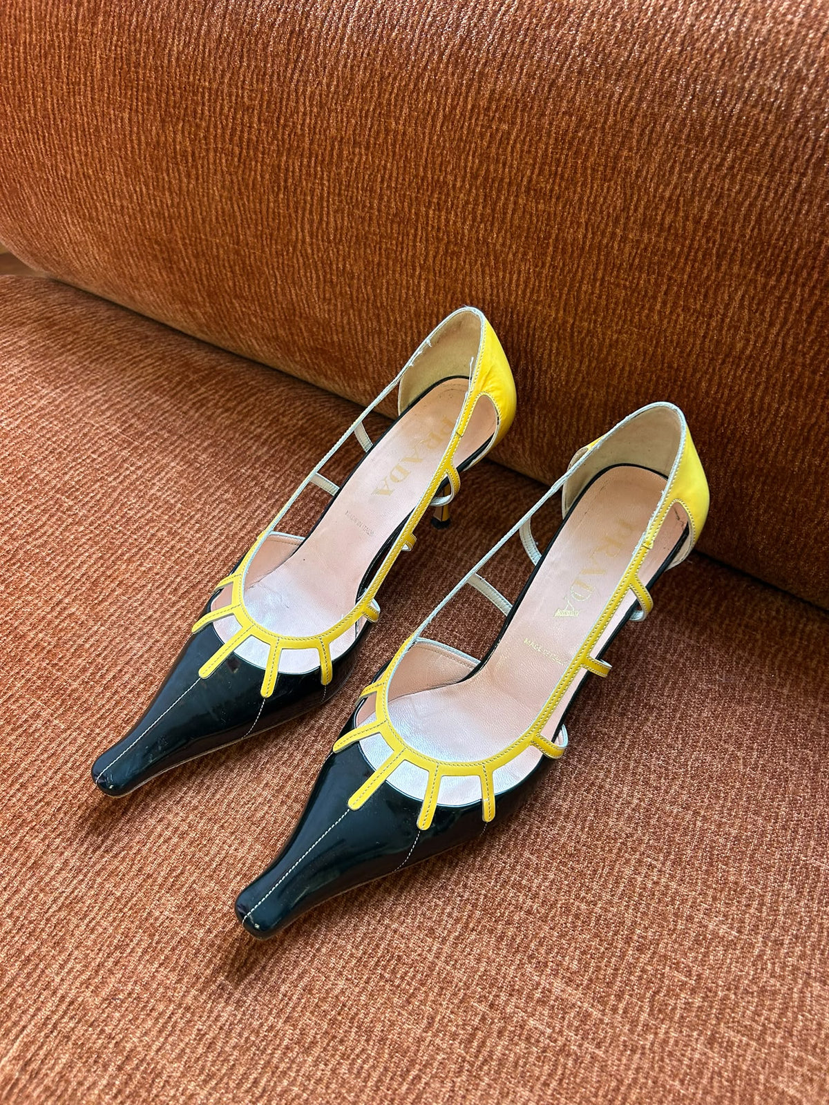 Prada pumps yellow & black