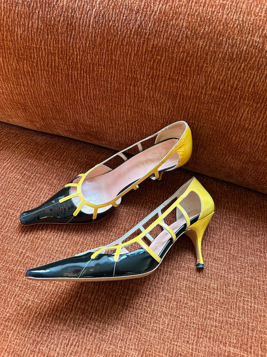 Prada pumps yellow & black