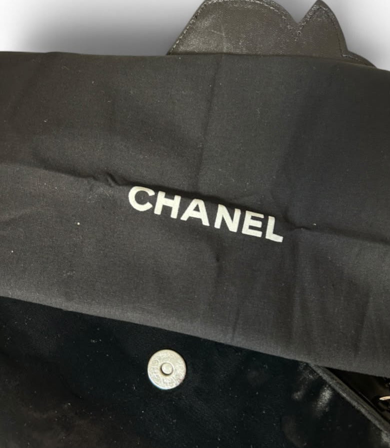 Chanel No.5 camellia pochette velvet black