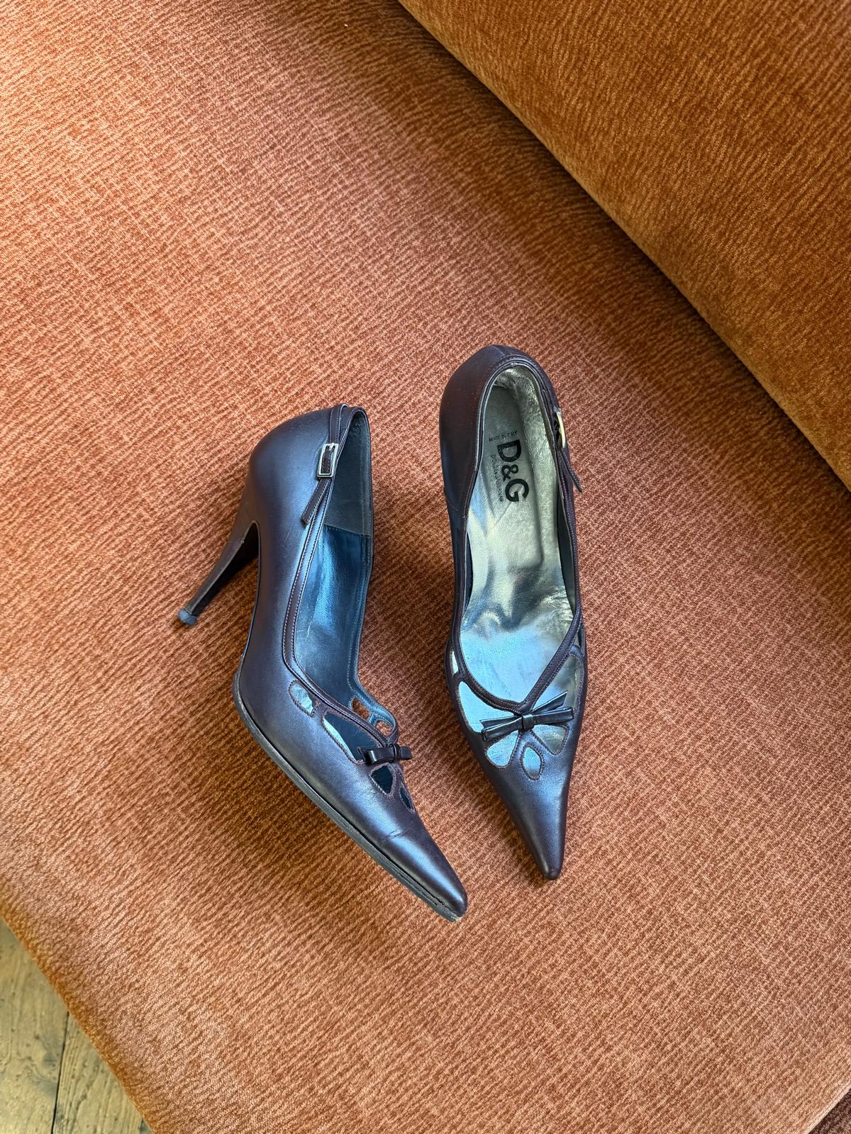 D&G open tie pointed heel dark brown